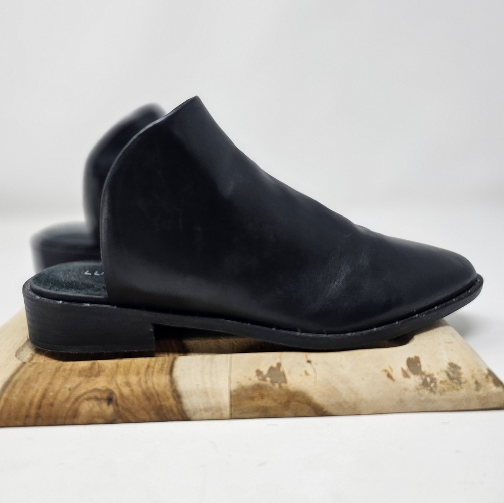LUCKY BRAND. Black Lk-pentt mule with high vamp and studded outsole. 7.5/38.